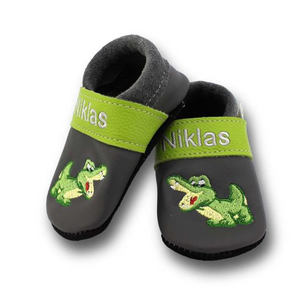 Krabbelschuhe Krokodil auf grau